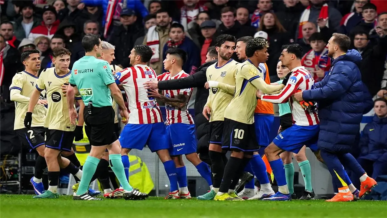 الكشف عن هوية حكم مواجهة برشلونة ضد أتلتيكو مدريد بمنافسات كأس ملك إسبانيا